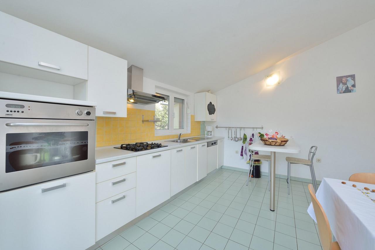 Apartments Yvonne Pakoštane Εξωτερικό φωτογραφία