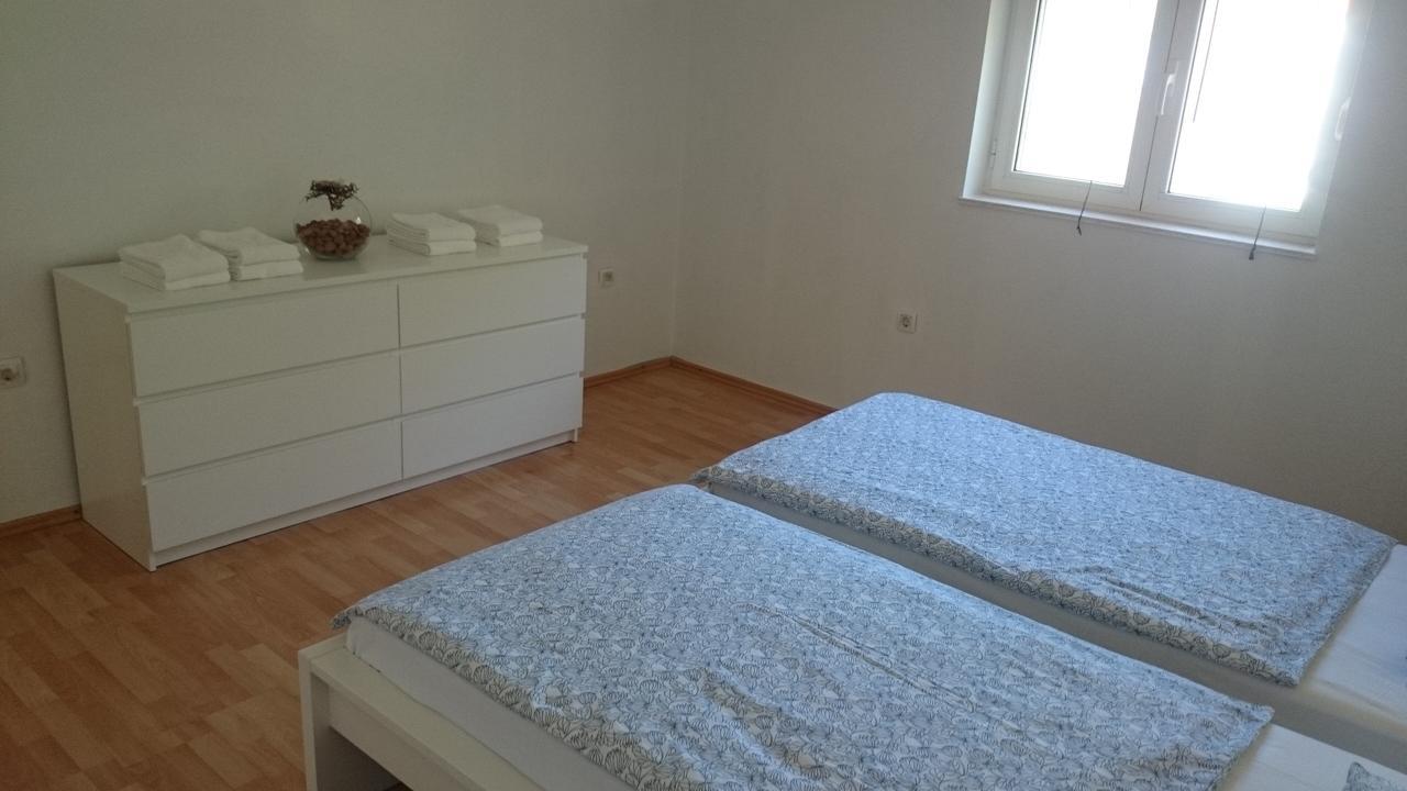 Apartments Yvonne Pakoštane Εξωτερικό φωτογραφία